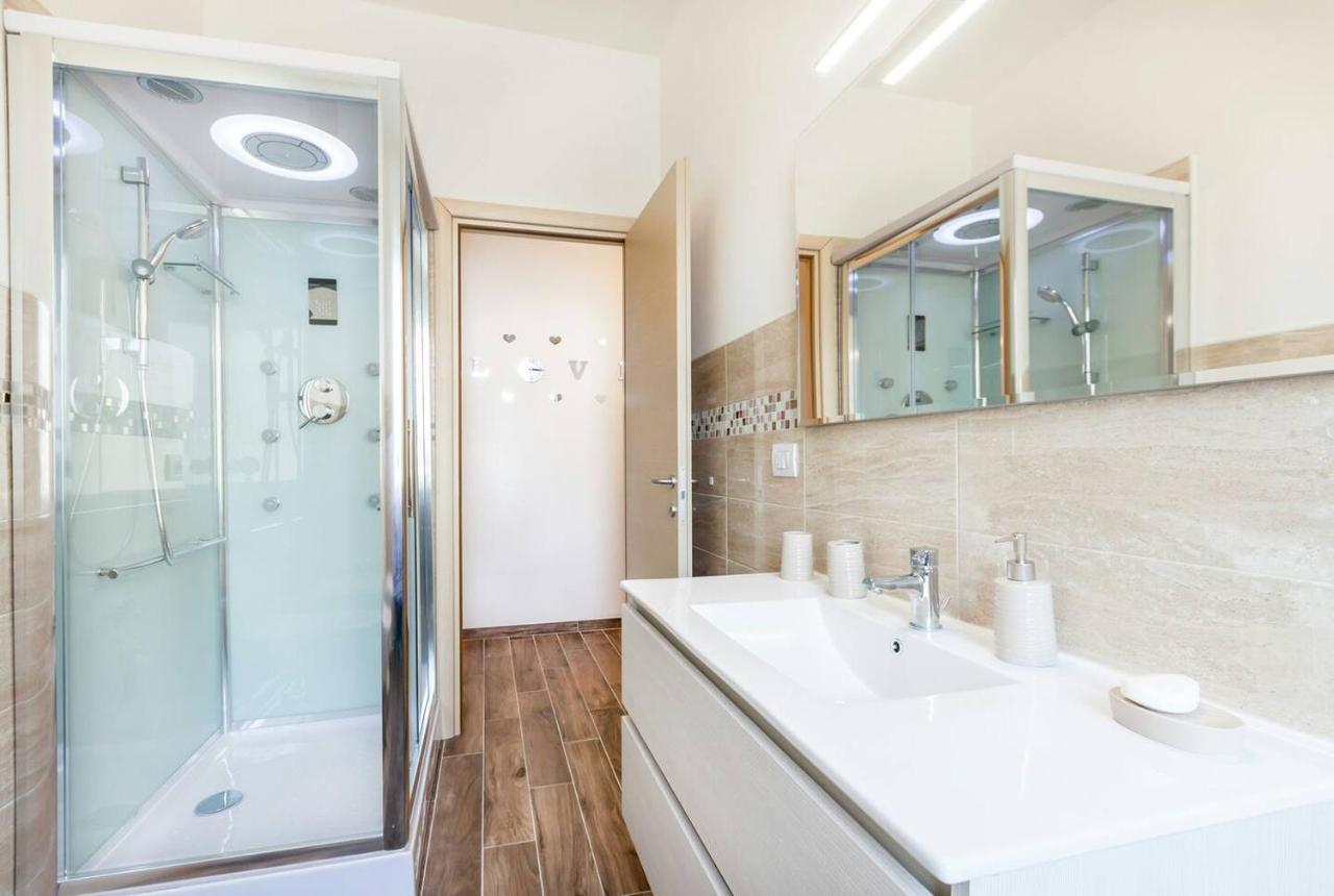 Residenza Larissa Luxury 1 Apartment เวโรนา ภายนอก รูปภาพ