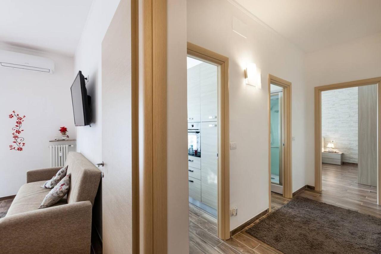 Residenza Larissa Luxury 1 Apartment เวโรนา ภายนอก รูปภาพ